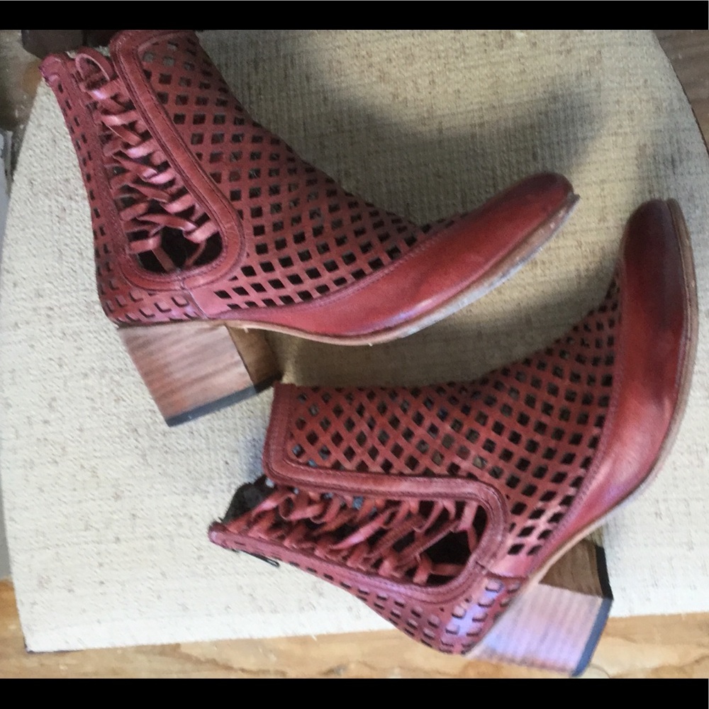 Freebies by Steven Lazor Boot